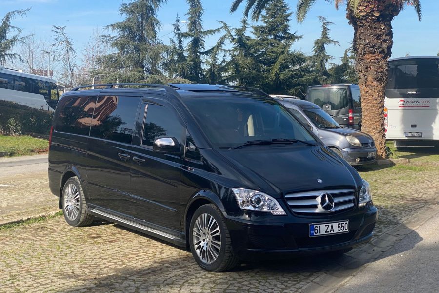 MERCEDES VIANO (61 ZA 550)