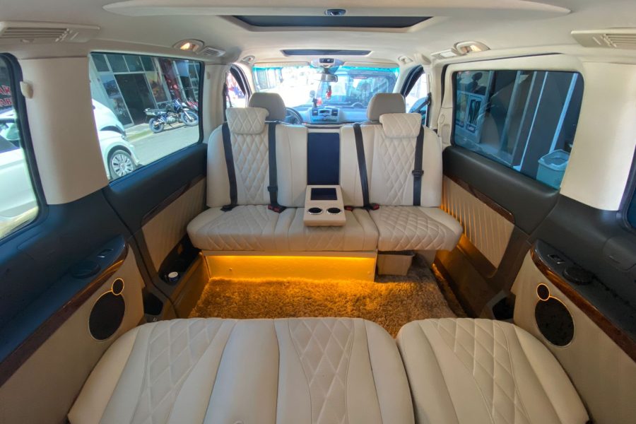 MERCEDES VIANO (61 ZA 550)